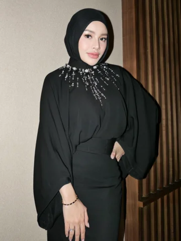 🖤 

Attire by @rikawirtjes @rikawirtjesofficial