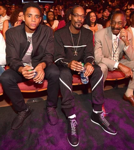 3 GENERATIONS! 🔥🔥 Uncle @snoopdogg with his son @cbroadus & his father @popsno