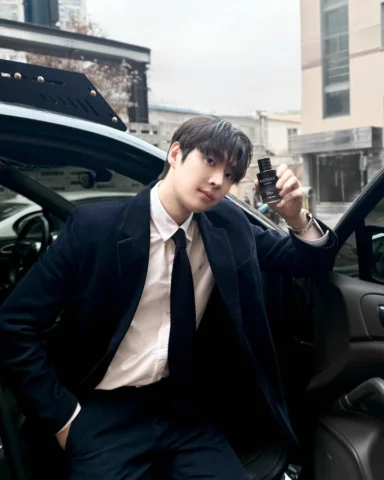 #광고 @diorbeauty 🖋️

다가오는 발렌타인데이,
‘남자 향수’ 하면 떠오르는 소바쥬 오 드 퍼퓸

강렬한 향과, 깊어지는 남성적인 