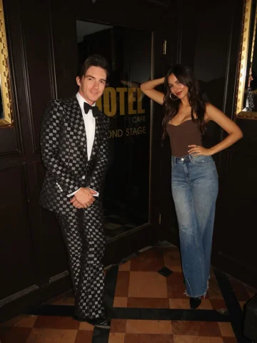 Still not over this night 🥹💗 
Reconnecting w/ @drakebell & singing RAW w/ @tob