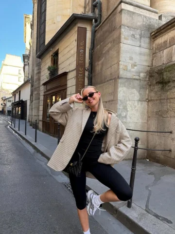 Paris Dumpi 🇫🇷✨❤️

1. wollte mal ne coole Pose versuchen hahah 
2. war man übe