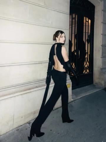 The most chic I ever feel is in @balenciaga by @pppiccioli 🖤