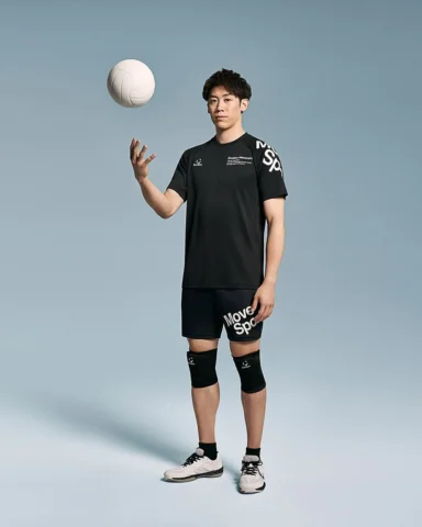 . . 

僕のウェアをサポートしてもらっているMoveSportブランドでバレーボールカテゴリがスタートしました。デザインだけでなく、機能性にもこだわったバレ
