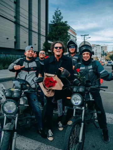 Carlos Vives es mucho ambiente 😎📸