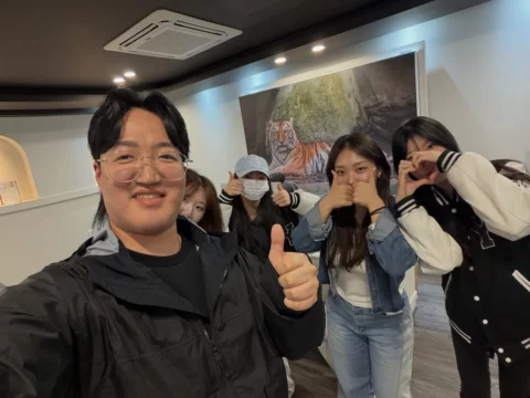 외식업 관련 과제로 인해 ”돈“ 고깃집 인터뷰
생각한 거만큼 좋은 답변을 드렸는진 모르겠지만
질문에 답하면서 저도 "돈"을 다시 돌이켜보는 기회