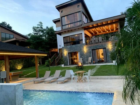 Cada rincón de esta villa fue pensado con amor…
porque los espacios también se s