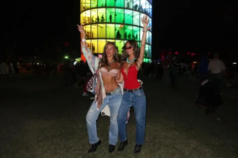 coachella vlog is up now 💅💋💕🎡