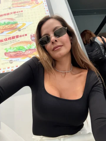 Por aquí esperando una hamburguesita … y no precisamente del @masterlatinoameric