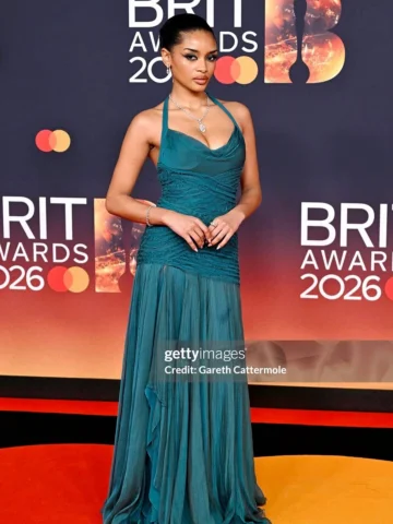 Brit Awards 2026 wearing archive Versace 2005 ✨