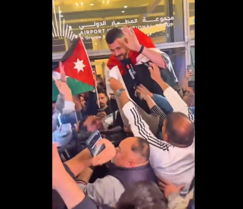 الجدعنة مش غريبة على أهل الأردن 🇯🇴🇮🇶
جمهور الأردن استقبل منتخب العراق في الم