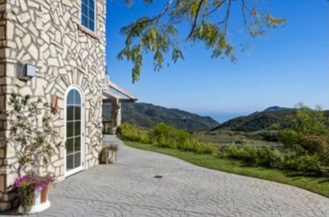 Views from my Malibu listing. 🌞 

Reach out for more information.