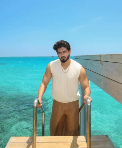 Lost in the blues of Maldives 💙

📍 @avanimaldives 

#love #arbazparel #mrarbaz