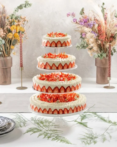 La saison des pièces montées est ouverte ! 🍓

Nos équipes sont à vos côtés tout