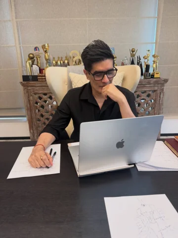 Working Day 🖤🩶🤍 #manishmalhotraheadquarters #mumbai