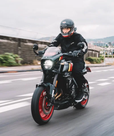 重機入坑 Stage 1 基本配備到齊 🏍️
Thanks for the support and love! You know who you are! ❤