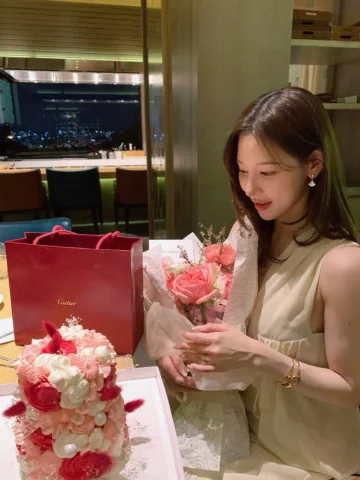 너무너무 행복했던 생일…❤️🫶🏻
매년 축하해 주시는 여러분 덕분에, 제가 받은 사랑만큼 더 나은 사람이 되어야겠다고 다짐하게 돼요. 저에게 