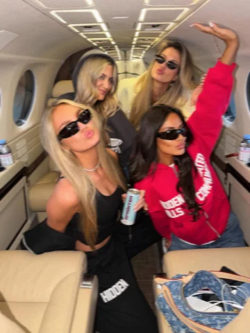 we made it to Palm springs @flyblackjets 🖤