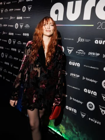 Oigan, qué gran noche en los premios @aura_series 🥹🥰💙. #MentirasLaSerie ganó 