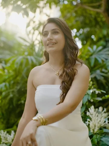 💍

Wearing @raisondetre.atelier 
Jewels @pranavi_chandna @pclovesdrama 
Styling