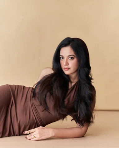 It’s glow o’clock !!! ✨💍🍂

Clicked by @rohangoregaonkar 
#portraits #browneyed