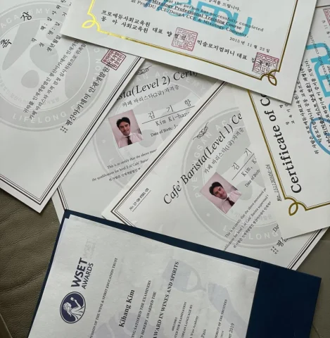 모든 식음료에 대한 열정으로 배웠던...
앞으로 더 많은 공부를 해야겠다는 생각..
정답을 찾지는 못하지만..나만의 해답을...
#믹솔로지 #커