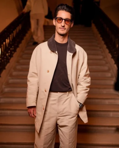 Bravo 👏 @simon_porte_jacquemus + @jacquemus 🖤