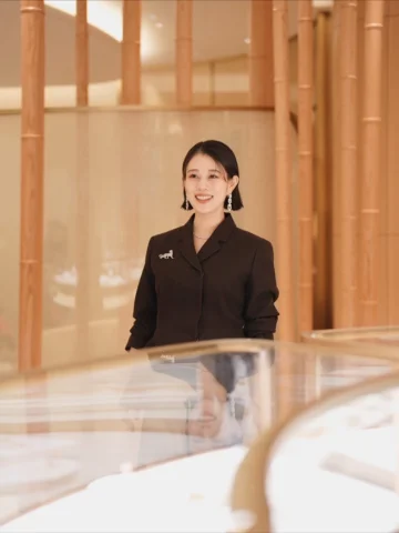 カルティエの新しい銀座ブティックへ。

パンテール🐆はしなやかで逞しくて、
でもそこはかとなくキュート。
つけているとテンションが上がります☺️

今回特別に