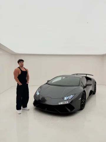 J’ai acheté ma première Lamborghini à 21 ans.

C’est que du matériel, la fierté 
