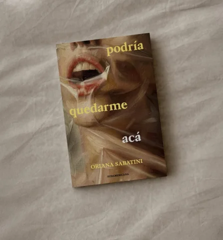 “Podria quedarme aca”. 

La primera foto es la tapa de la novela que arranque a 