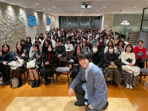 昨日、一昨日のチェキお渡し会の写真📸

幸せな時間でしたな〜
久々に直接顔を見れて、声を聞けて、嬉しかったです。

みんな来てくれてありがとう！！
またすぐ会