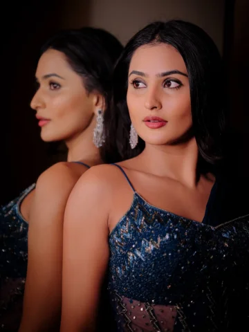Ishq Shava 💙🧿

Styled by: @navkarstudio25 @navneeth_bhansali
Photographer: @fr
