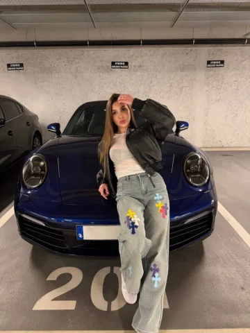 Давно хотела попробовать что-то такое… 💙

Porsche 911 Carrera -любовь с первой 