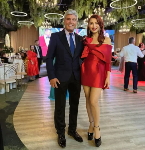 La multi ani tuturor sarbatoritilor de astazi! 🎉
La multi ani, tati! Tu esti ce