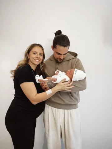 Je crois qu’on a quelqu’un à vous présenter, notre fils Damiano est arrivé lundi
