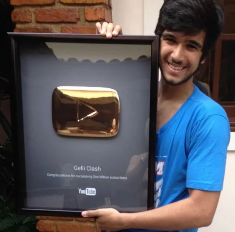 9 anos atrás nasceu o Gelli Clash 🎉🎉🎉⬇️
Dizer obrigado não é NEM DE LONGE suf