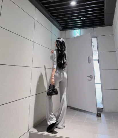 ⠀⠀⠀⠀
요즈음 파도처럼 밀려오는 감정들에
어떠한 결론도 내리지 않기로 했다🌊