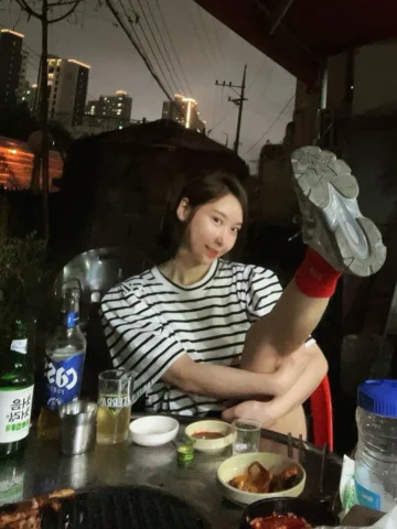 힙은 반이 되고
허벅지는 여전하네 수정아..🙂‍↔️