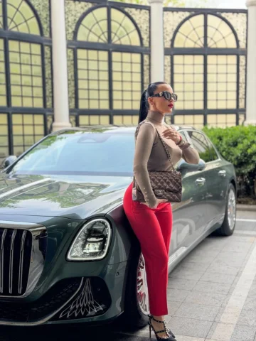 Touchdown Beijing 🇨🇳
Hongqi story loading…get ready! 👸🏽

#luxurycars #hongqi