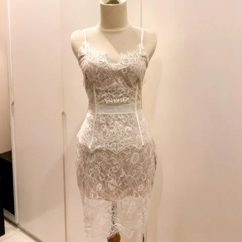 Dress in white
.
Size: Fit to s
No Defect🚫
.
Harga : 1 jt