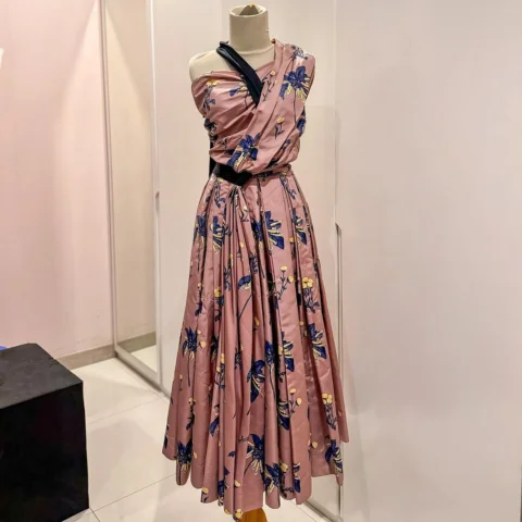 Prad4 Floral Printed Silk (NEW!)
.
Dress
Size: 40 Fit to S
No Defect🚫
.
Harga :
