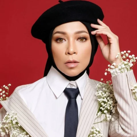 Emansipasi bukan tentang menjadi lebih dari siapa pun,
melainkan tentang diberi 