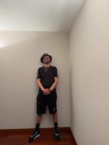 👀🐬