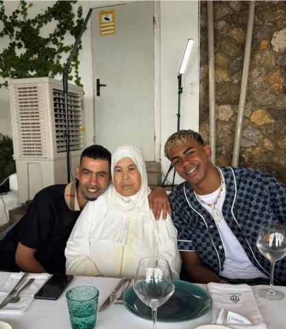 Soy Mounir Nasraoui hijo de Fátima roumani y padre de lamine Yamal y baraa Nasra