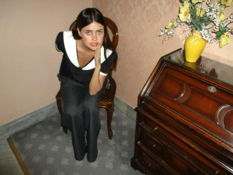 Los floreros y sillones con tapiz de viejita me persiguen de formas que aún no s