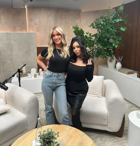 Two queenz stand before me