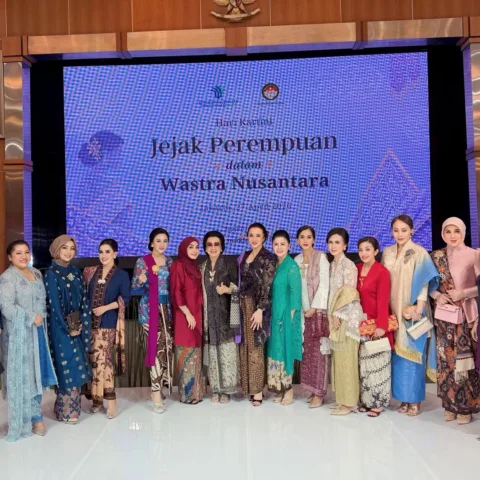 Perempuan2 hebat penerus RA KARTINI…..bangga atas perempuan Indonesia dengan seg
