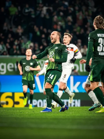 First one in the Bundesliga for @chriseriksen8! ⚽️💚

#vflwolfsburg #bundesliga
