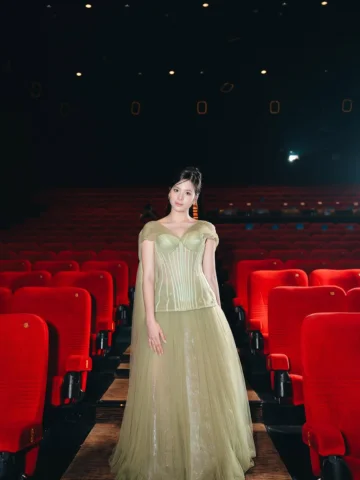 Kupilih Jalur Langit 23 April 2026 di bioskop! 
📷: @snap.nuel 
💄: @irntaan 
💇