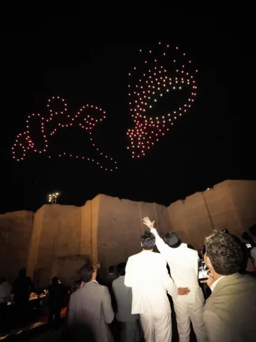 El desierto nos vio casarnos y la luna nos verá decirnos “te amo” todas las noch