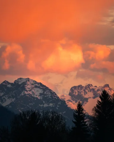 Sunset view from our balcony 🥹🧡

📍 Allgäu Alps ⛰️ 

#allgäueralpen #allgäu #b